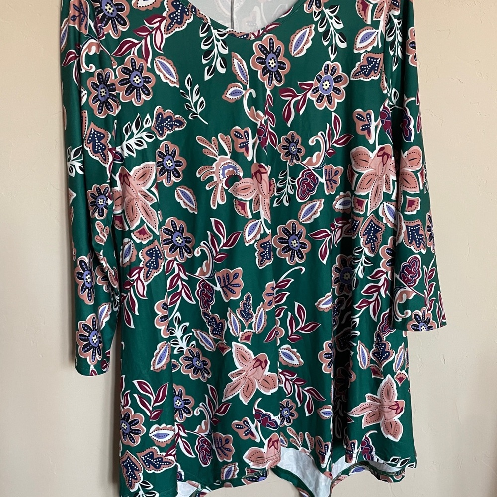 Women’s Green Floral Long-Sleeve Tunic Top